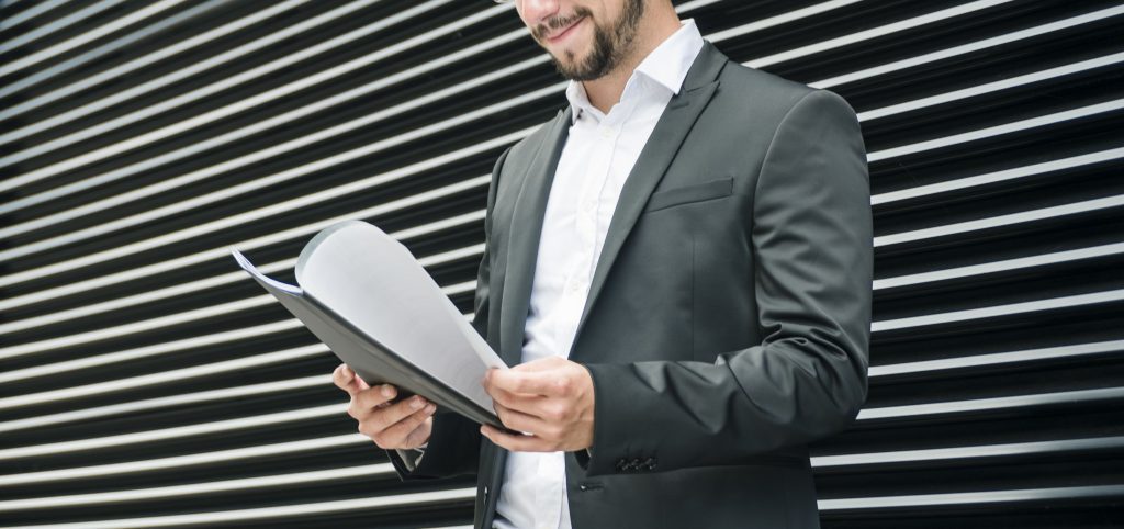 STF declara constitucional a preferência dos honorários advocatícios sobre o crédito tributário, reconhecendo sua natureza alimentar. Veja a tese fixada.