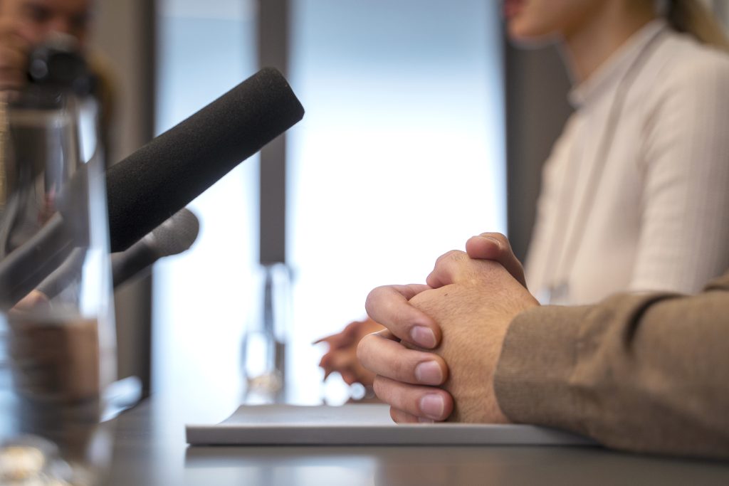 O STF definiu os limites da responsabilidade civil da imprensa em entrevistas falsas, equilibrando liberdade de expressão e proteção à honra.